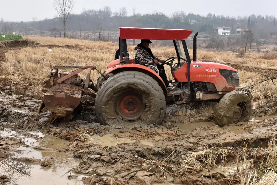 道路救援机构和交警部门齐心协力。助力农忙季节